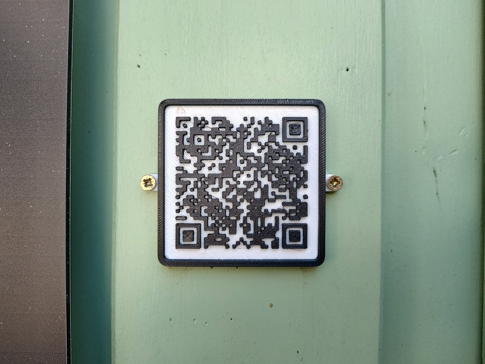Wetterfeste QR-Code Plaketten aus dem 3D-Druck